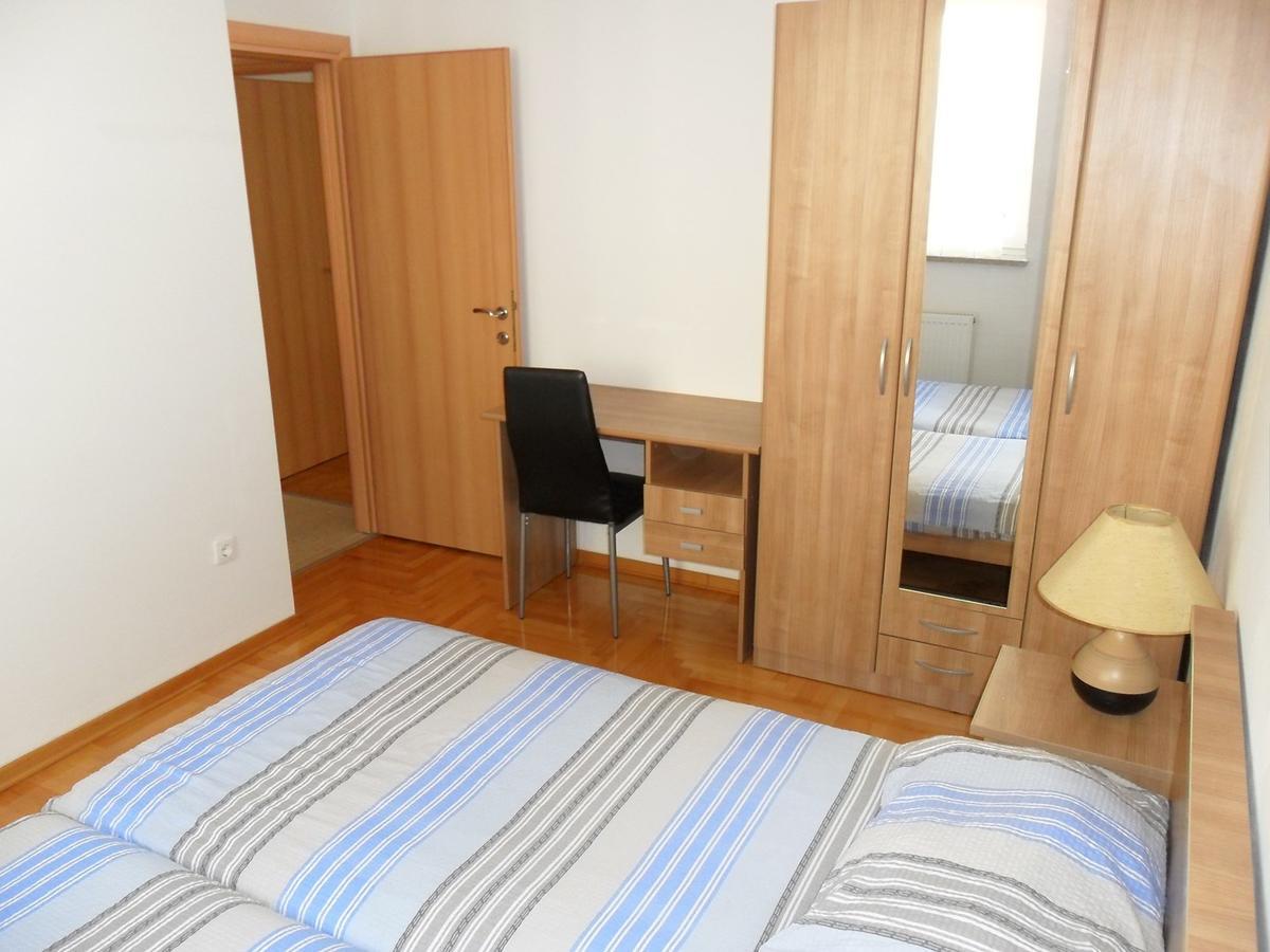 Vile Park Apartment Pula Exterior photo